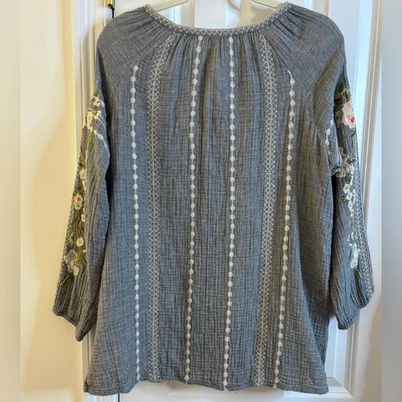 Johnny Was Workshop Gray Cream Embroidered Floral V-Neck Tunic Tassels medium - Picture 4 of 10